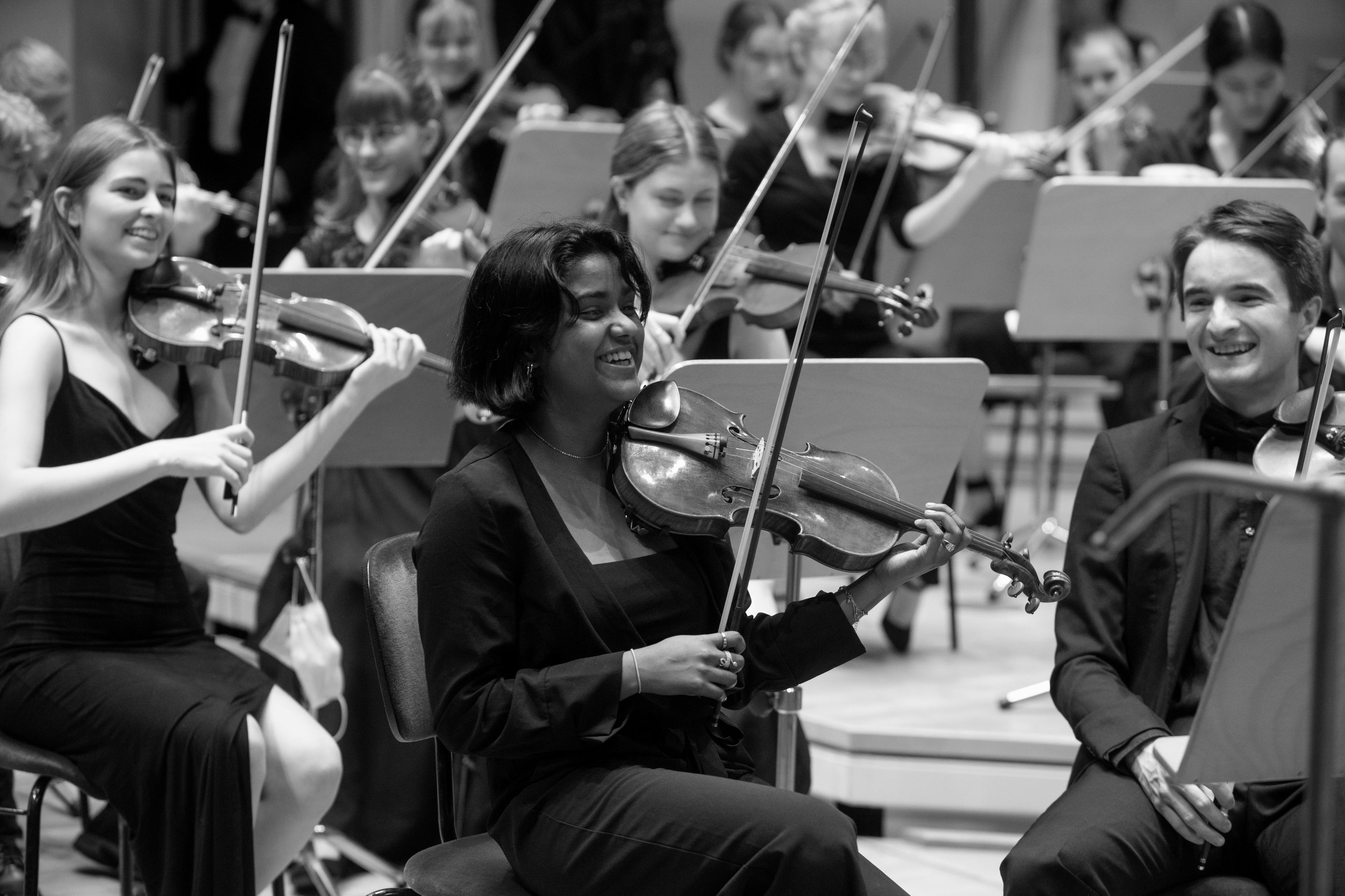 Mitglieder der Jungen Philharmonie Brandenburg spielen im Konzerthaus