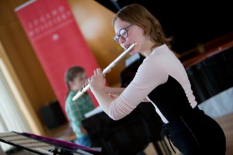 Junge Flötistin bei "Jugend musiziert"