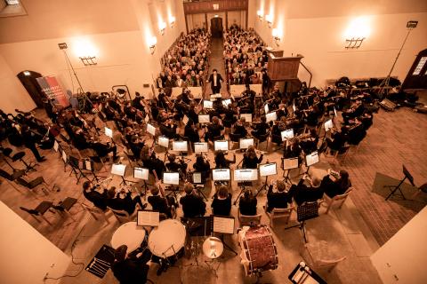 Junge Philharmonie Brandenburg beim Eröffnungskonzert von "Musikschulen öffnen Kirchen" im April 2023 in der evangelischen Kirche in Schwedt